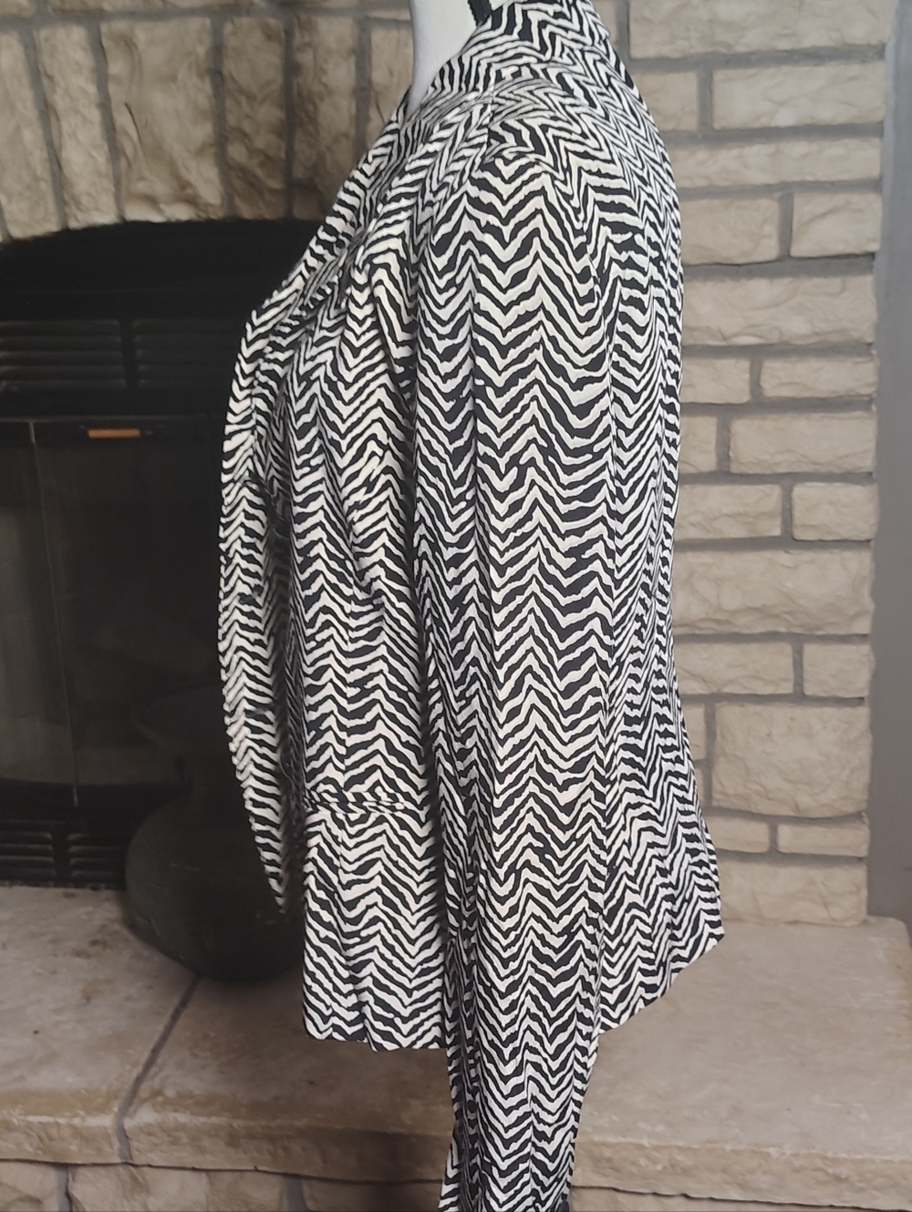 Dana Buchman Zebra-Print Blazer Size 10 - Picture 2 of 5